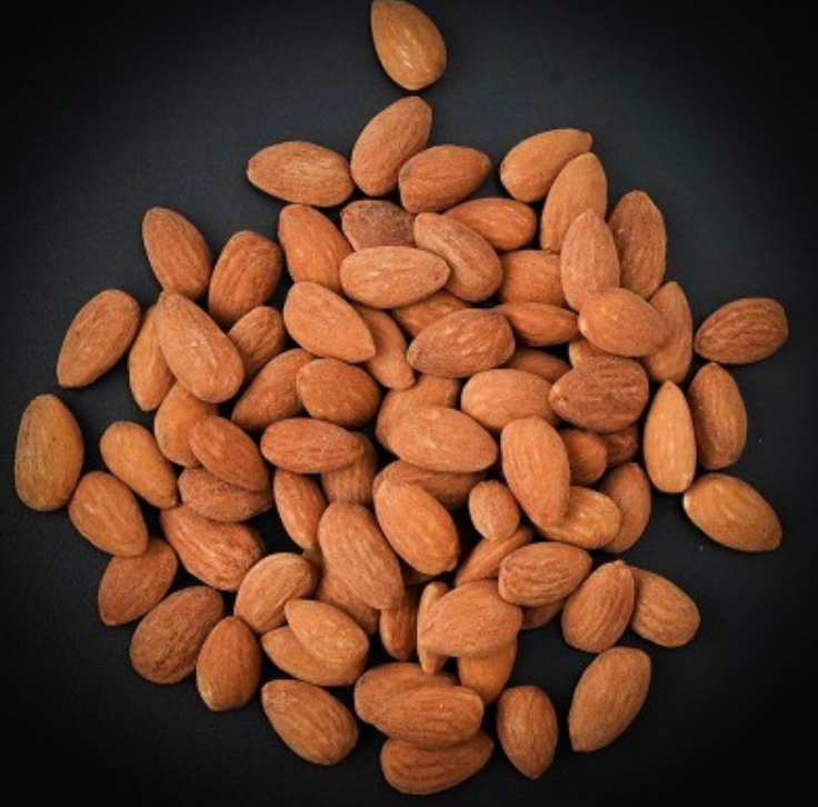 لوز بني وسط مالح