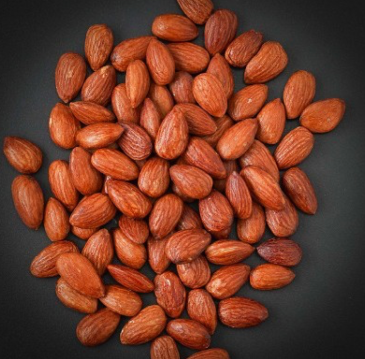 لوز بني وسط حامض